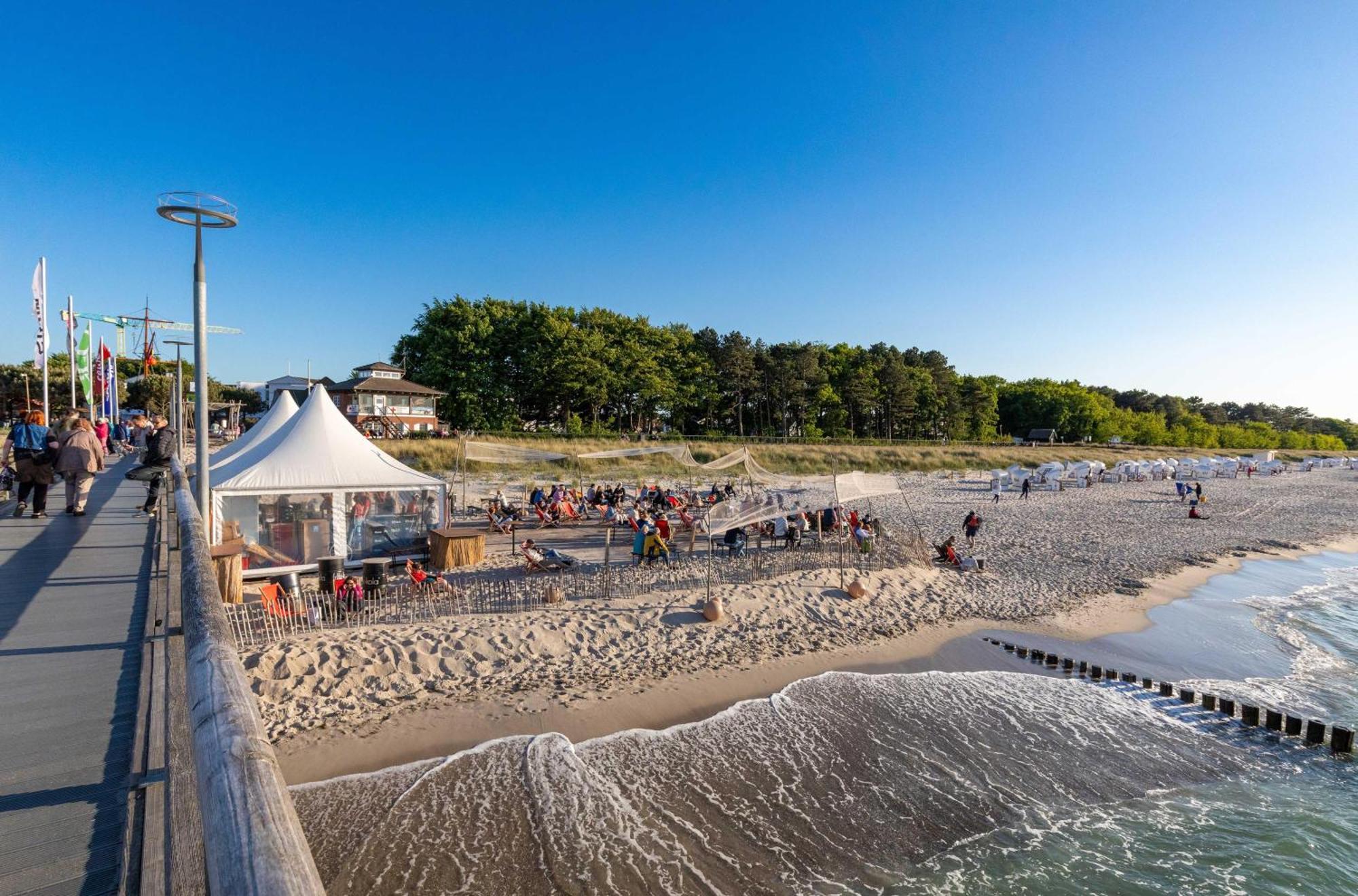 Kranichtanz An Der Seebruecke Zingst Eksteriør bilde