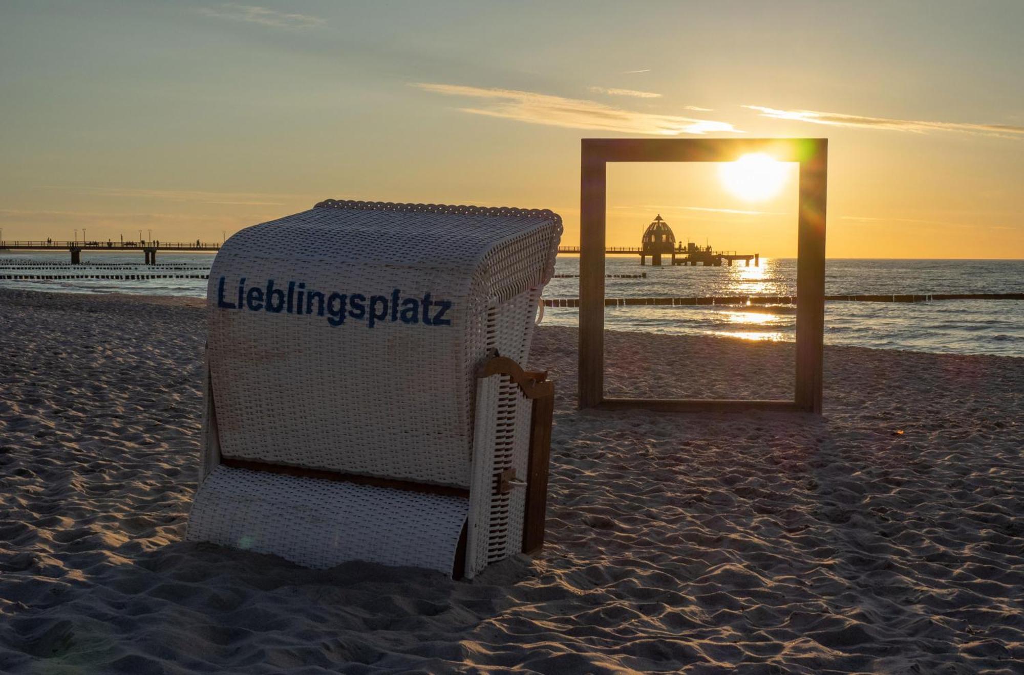 Kranichtanz An Der Seebruecke Zingst Eksteriør bilde